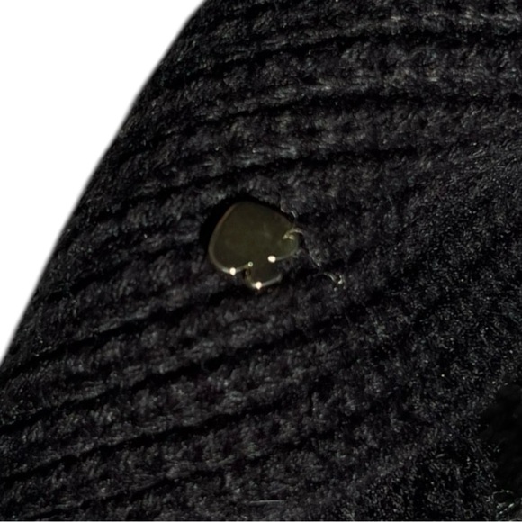 ♠️Kate Spade Black & Gray Color Block Knit Infinity Scarf with Charm - Picture 3 of 10
